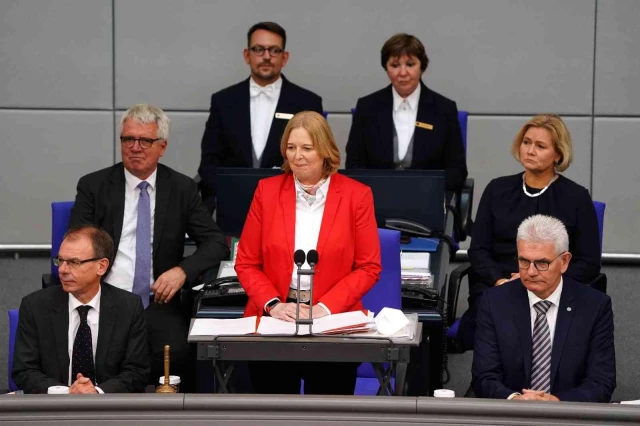 Almanya'da yeni Federal Meclis Lideri Bearbel Bas olduAlmanya tarihinde 3. defa bayan Meclis Lideri misyona geldi