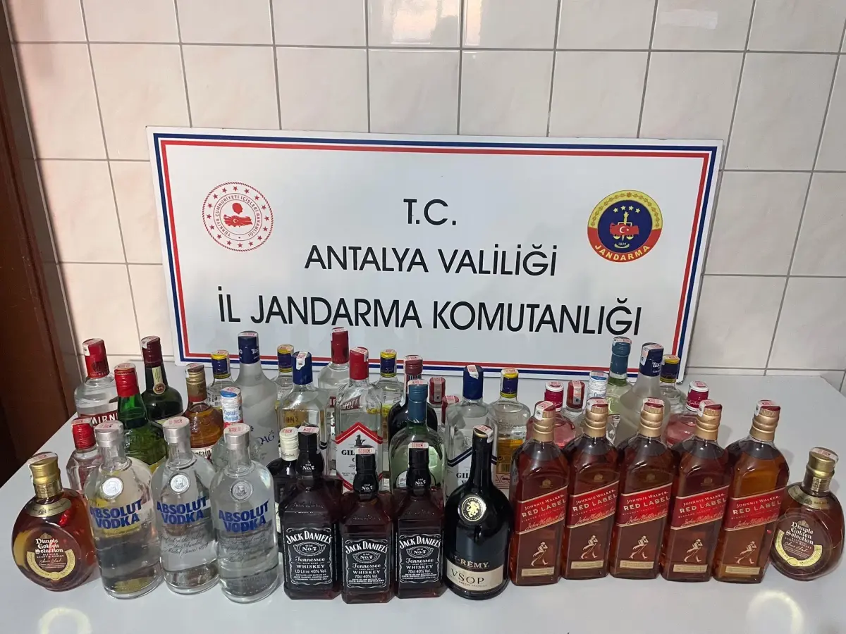 Antalya'da çalıştıkları otelden hırsızlık yapan 2 kişi yakalandı