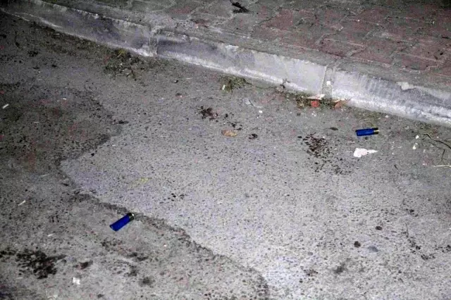 Sokak düğününde havaya ateş açanları gözaltına almak isteyen polis kalabalığın direnciyle karşılaştı