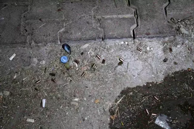 Sokak düğününde havaya ateş açanları gözaltına almak isteyen polis kalabalığın direnciyle karşılaştı