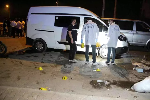 Sokak düğününde havaya ateş açanları gözaltına almak isteyen polis kalabalığın direnciyle karşılaştı