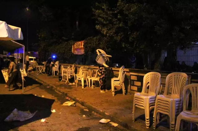 Sokak düğününde havaya ateş açanları gözaltına almak isteyen polis kalabalığın direnciyle karşılaştı