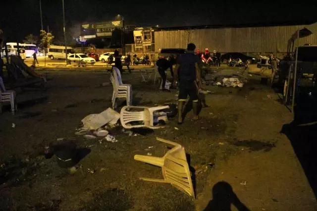 Sokak düğününde havaya ateş açanları gözaltına almak isteyen polis kalabalığın direnciyle karşılaştı