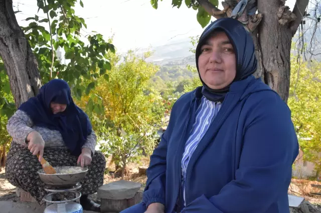 Düğünlerin lezzeti nişasta helvası geleneksel yöntemlerle hazırlanıyor