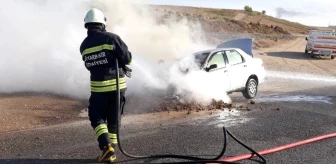 Bismil'de seyir halindeki otomobil alev alev yandı