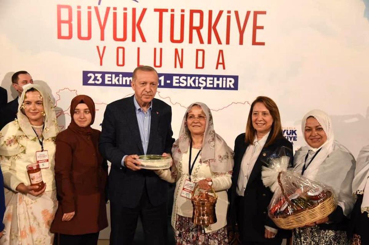 Son dakika haberleri... Cumhurbaşkanı Erdoğan İnönü'nün meşhur bal, kaymak ve yoğurdunu çok beğendi
