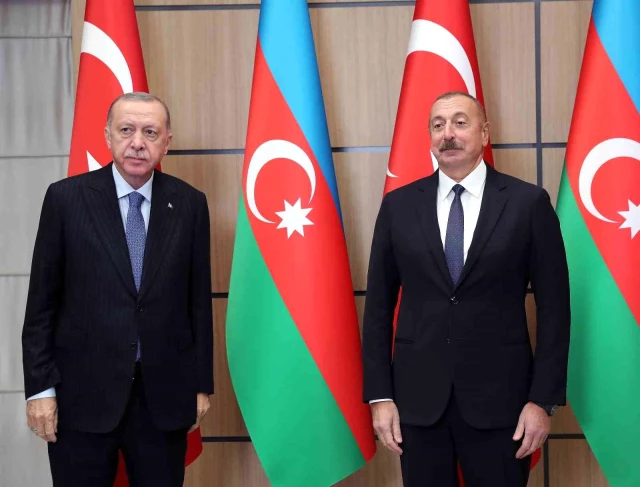 Cumhurbaşkanı Erdoğan, Azerbaycan'da resmi merasimle karşılandı