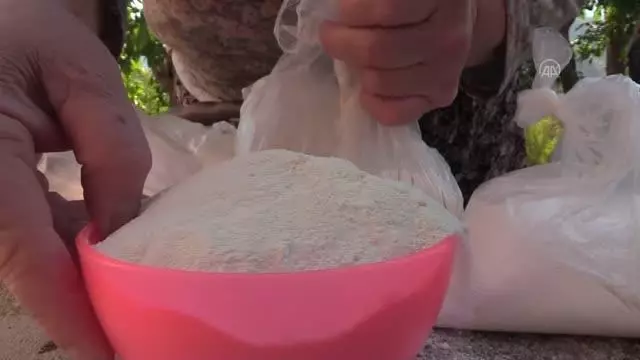 Düğünlerin lezzeti nişasta helvası geleneksel yöntemlerle hazırlanıyor