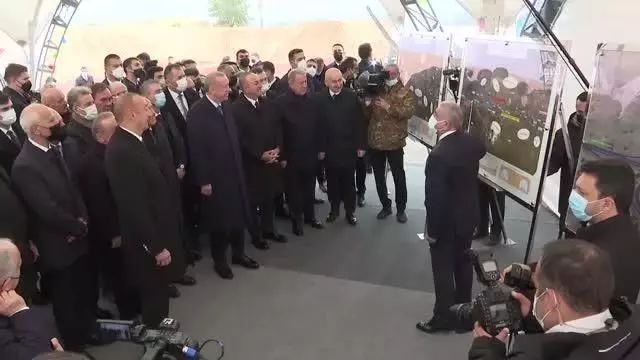 Cumhurbaşkanı Erdoğan ve Azerbaycan Cumhurbaşkanı Aliyev, AA'nın Karabağ Zaferi sergisini gezdi