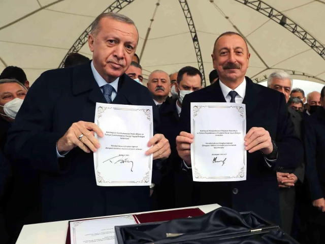 Erdoğan ve Aliyev, Karabağ'da kara yollarının temel atma merasimine katıldı