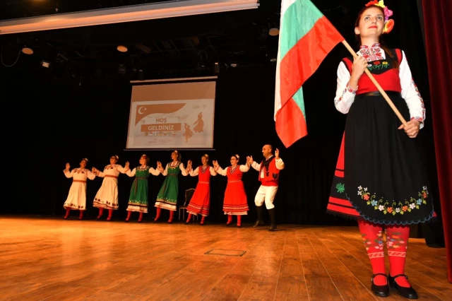 Esenyurt'ta düzenlenen uluslararası müzik ve halk dansları ilgiyle izlendi