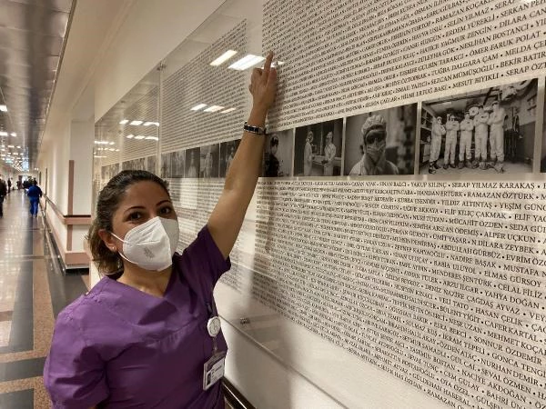 Hacettepe'de sıhhat çalışanları için 'saygı duvarı'