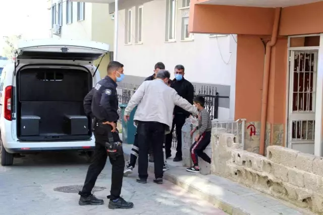 Hamile eşini ve iki çocuğunu tüfekle rehin aldı