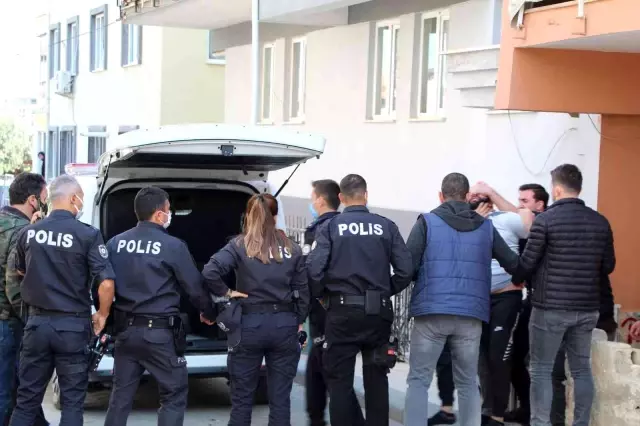 Hamile eşini ve iki çocuğunu tüfekle rehin aldı