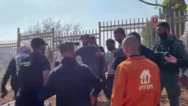 İsrail güçleri Kudüs'te bulunan Yusufiye Mezarlığındaki yıkımda 2 Filistinliyi gözaltına aldı