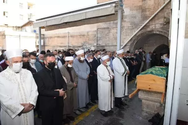 KORONAVİRÜSTEN ÖLEN 15 TEMMUZ GAZİSİ, ŞANLIURFA'DA TOPRAĞA VERİLDİ