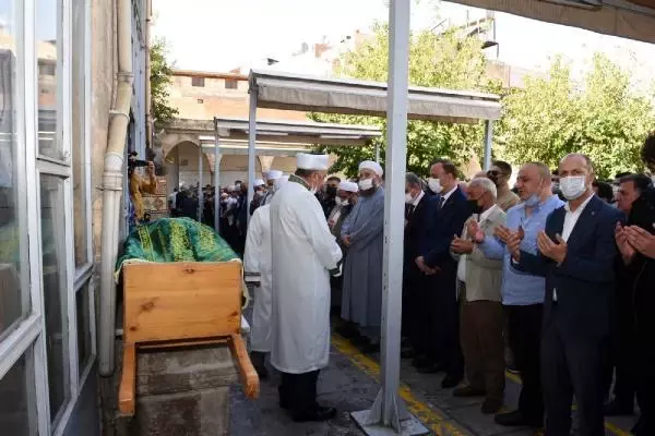 KORONAVİRÜSTEN ÖLEN 15 TEMMUZ GAZİSİ, ŞANLIURFA'DA TOPRAĞA VERİLDİ