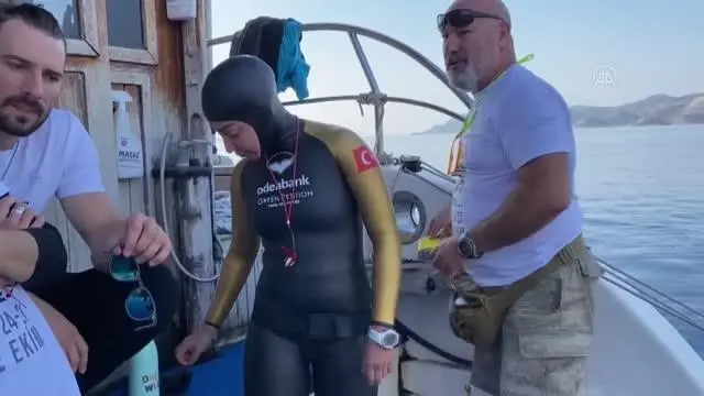Şahika Ercümen 100 metreye dalarak dünya rekoru kırdı