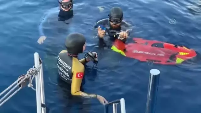 Şahika Ercümen 100 metreye dalarak dünya rekoru kırdı