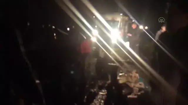 Otomobille kamyonetin çarpışması sonucu bir kişi öldü, 5 kişi yaralandı
