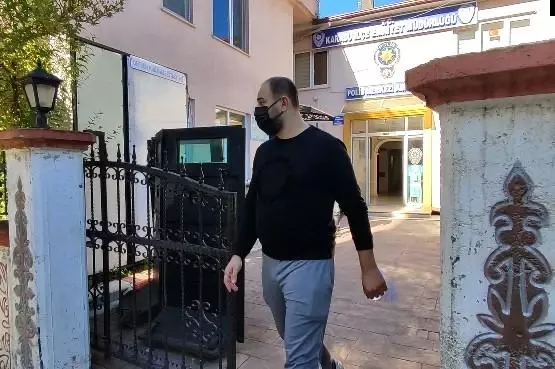 Park halindeki aracına yorgun mermi düştü, sürücü şoke oldu