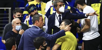 Ali Koç, Fenerbahçe Beko-Barcelona maçının ardından takımı protesto eden taraftarlarla tartıştı