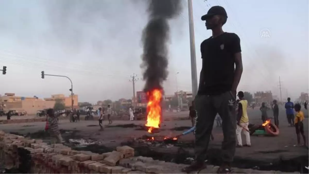 Sudan'da darbe girişimi sonrası halk sokakta