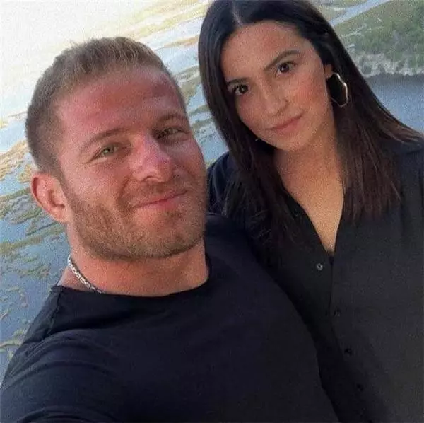 Survivor'un sevilen yarışmacılarından aşk itirafı geldi