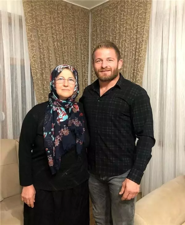 Survivor'un sevilen yarışmacılarından aşk itirafı geldi