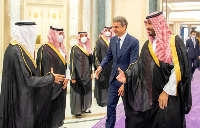Son dakika! Suudi Arabistan Veliaht Prensi Selman, Yunanistan Başbakanı Miçotakis ile bir ortaya geldi