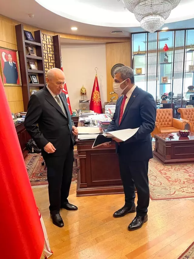 MHP Gaziantep Milletvekili Taşdoğan doçentlik cübbesi giydi