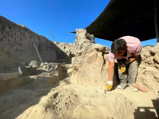 Tatarlı Höyük'te 4 bin yıl öncesine ait çöp çukuru bulundu