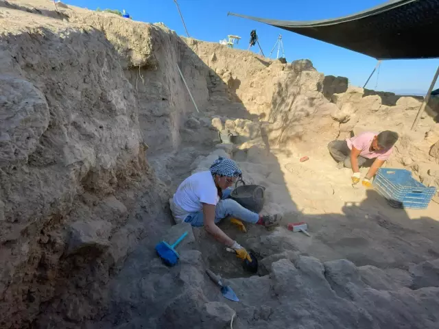 Tatarlı Höyük'te 4 bin yıl öncesine ait çöp çukuru bulundu