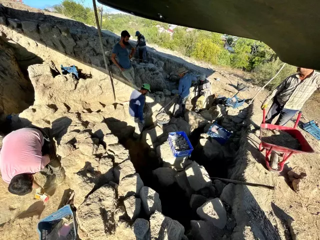 Tatarlı Höyük'te 4 bin yıl öncesine ait çöp çukuru bulundu