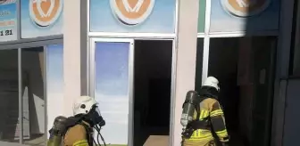 Yangın: Son dakika haberi: Tıp merkezinde korkutan yangın: Hastalar ve personel tahliye edildi Yangın: Son dakika haberi: Tıp merkezinde korkutan yangın: Hastalar ve personel tahliye edildi