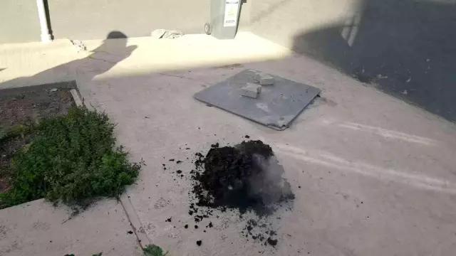 Yanan eşyaları arasında sakladığı ziynet eşyalarını aradı