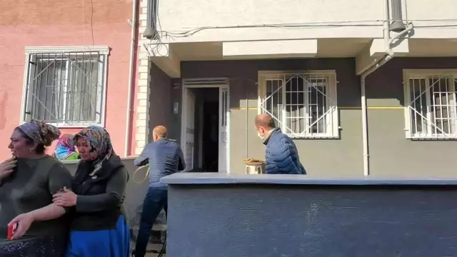 Yanan eşyaları arasında sakladığı ziynet eşyalarını aradı