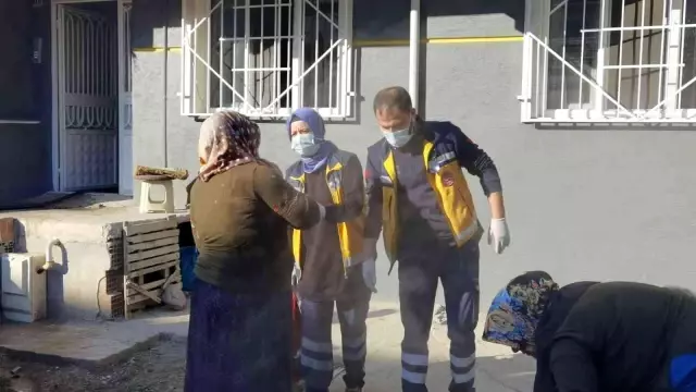 Yanan eşyaları arasında sakladığı ziynet eşyalarını aradı