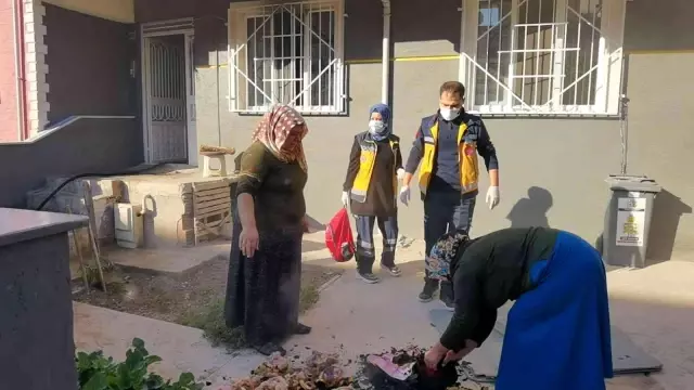 Yanan eşyaları arasında sakladığı ziynet eşyalarını aradı