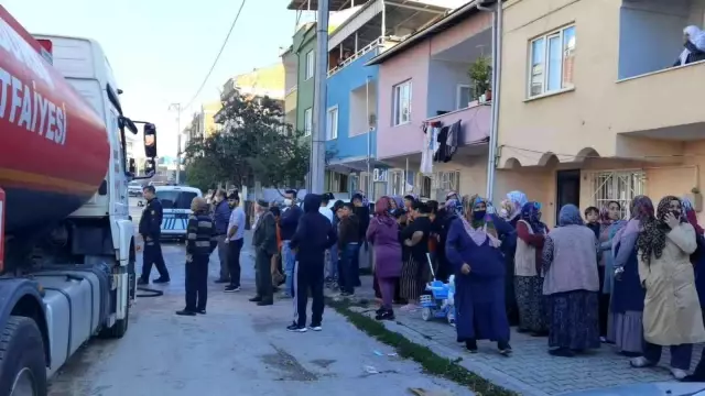 Yanan eşyaları arasında sakladığı ziynet eşyalarını aradı