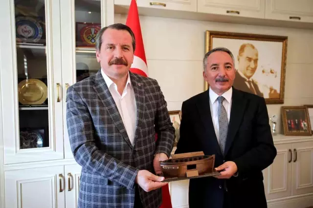 AİÇÜ rektörü Prof. Dr. Karabulut, Memur-Sen Genel Başkanı Yalçın'ı misafir etti