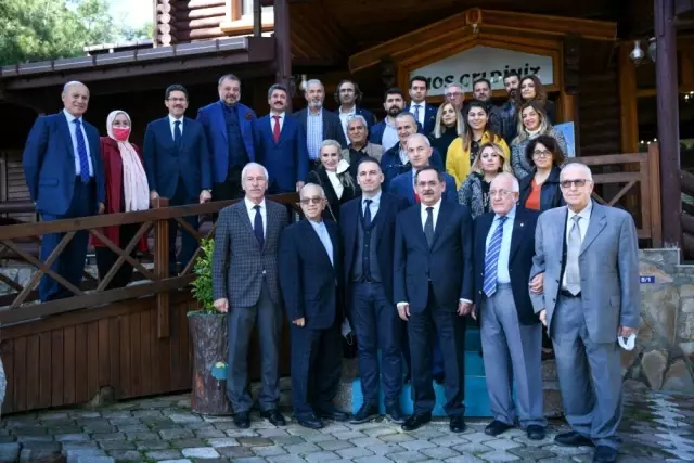 Demir: Samsun'u daha iyi yerlere nasıl taşırız gayreti içindeyiz