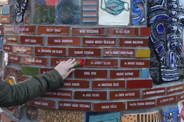 Eskişehir'de salgında hayatını kaybeden sağlıkçılar için anıt
