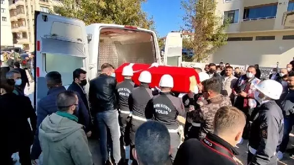 TRAFİK KAZASINDA YAŞAMINI YİTİREN POLİS MEMURU TOPRAĞA VERİLDİ