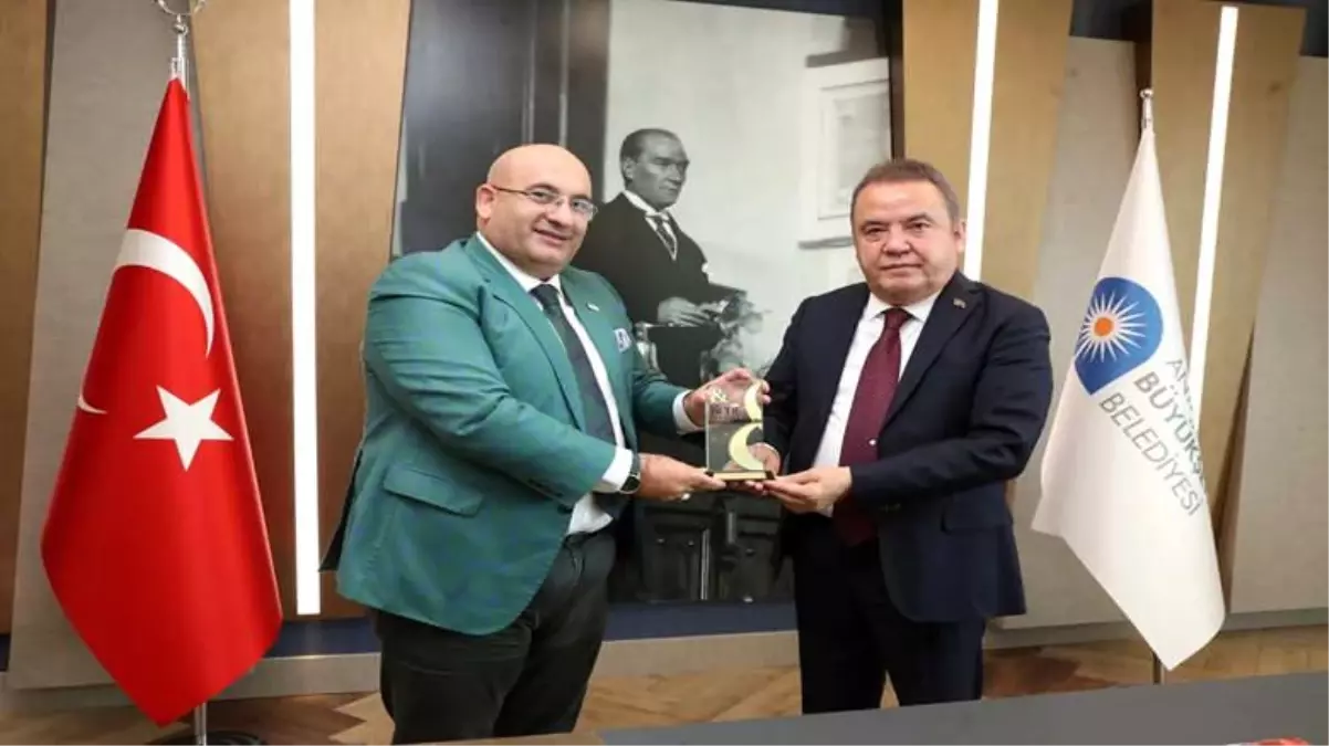 Kent ve Başkan Dergisi'nden Büyükşehir'e ödül