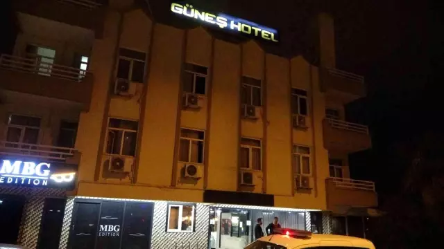 Otel odasında tartıştığı kadın arkadaşını bıçakla yaraladı