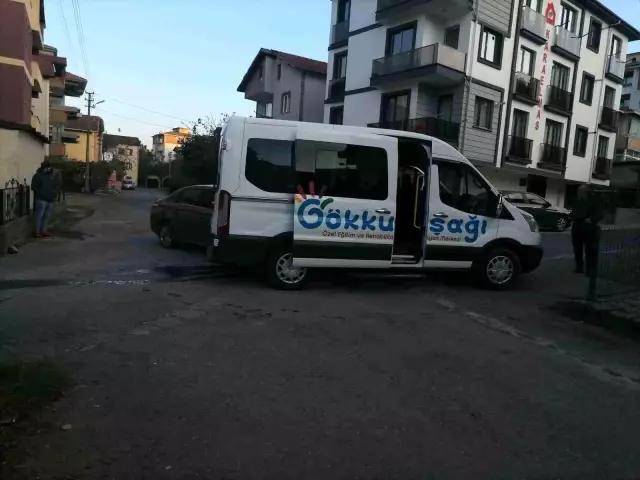 Otomobil minibüsle çarpıştı: 1 yaralı