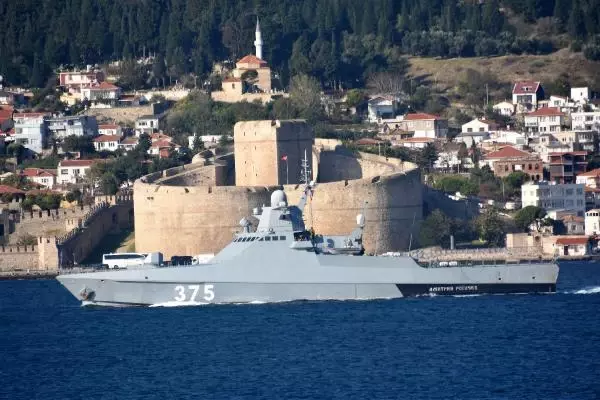 Son dakika gündem: RUS SAVAŞ GEMİSİ, ÇANAKKALE BOĞAZI'NDAN GEÇTİ