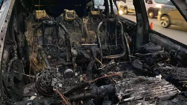 TEM'de otomobil alev alev yandı, trafik kilitlendi
