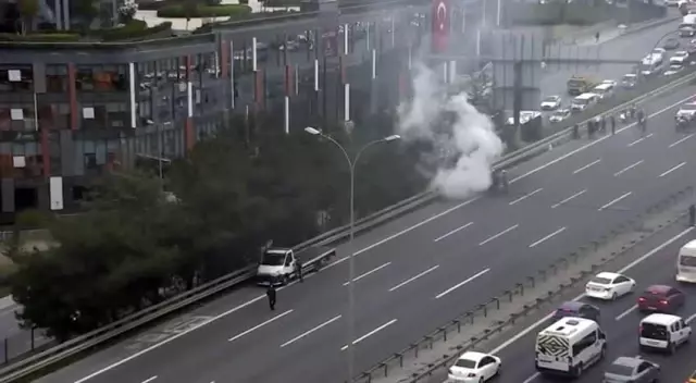 TEM'de otomobil alev alev yandı, trafik kilitlendi